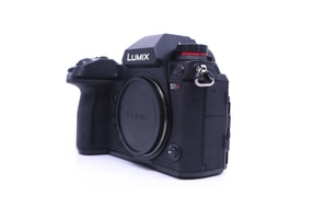 Panasonic Lumix DC-S1R