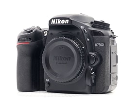 Nikon D7500