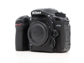 Nikon D7500