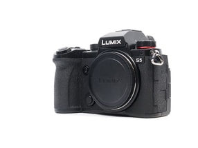 Panasonic Lumix DC-S5
