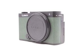 Panasonic Lumix DC-S9