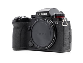 Panasonic Lumix DC-S5