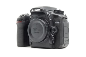 Nikon D7500