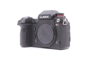 Panasonic Lumix DC-S1R