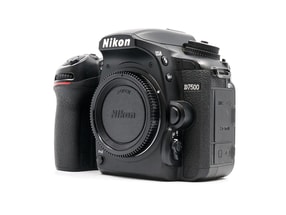 Nikon D7500