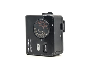Flash Fujifilm EF-X20 con attacco a slitta