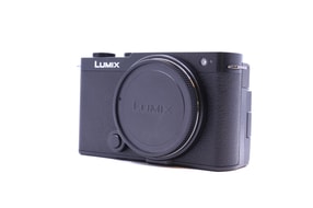 Panasonic Lumix DC-S9