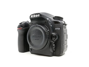 Nikon D7500