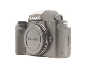 Panasonic Lumix DC-G100