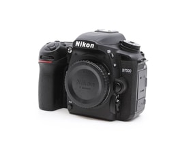 Nikon D7500