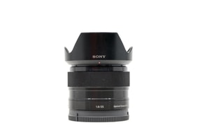 Sony E 35mm f/1.8 OSS