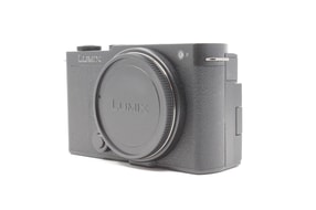 Panasonic Lumix DC-S9