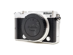 Nikon 1 J5