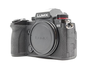 Panasonic Lumix DC-S5