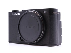 Panasonic Lumix DC-S9