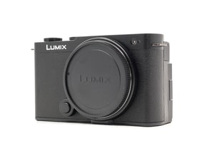 Panasonic Lumix DC-S9