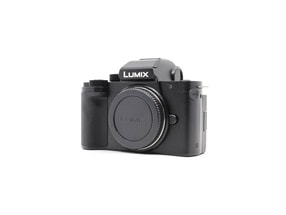 Panasonic Lumix DC-G100