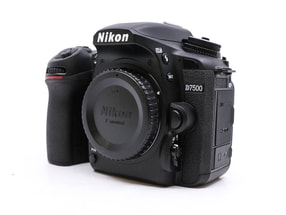 Nikon D7500