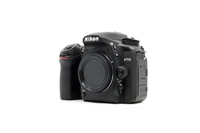 Nikon D7500