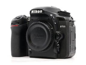 Nikon D7500