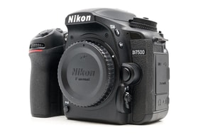 Nikon D7500