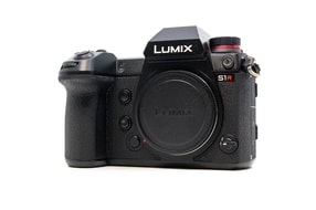 Panasonic Lumix DC-S1R