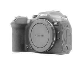 Canon EOS R7