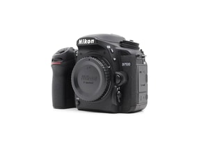 Nikon D7500