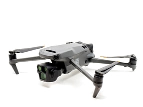 DJI Mavic 3 Pro Fly More Combo