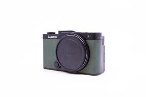 Panasonic Lumix DC-S9