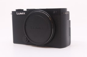Panasonic Lumix DC-S9