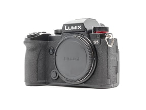 Panasonic Lumix DC-S5