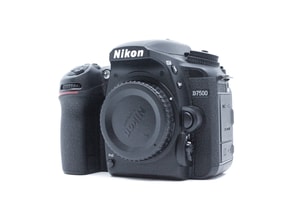 Nikon D7500