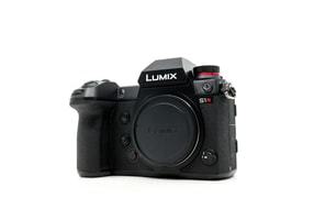 Panasonic Lumix DC-S1R