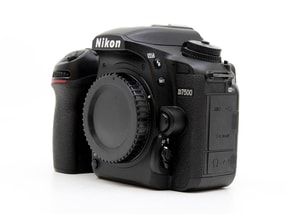 Nikon D7500