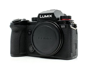 Panasonic Lumix DC-S5