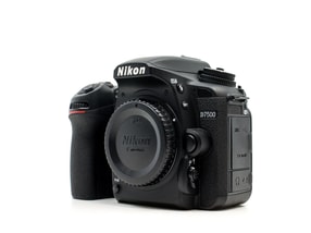 Nikon D7500
