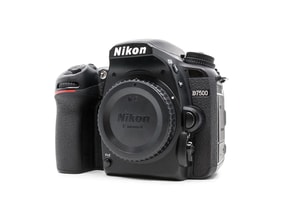 Nikon D7500