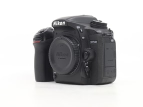 Nikon D7500