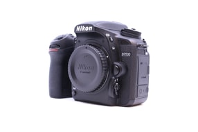 Nikon D7500