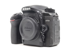 Nikon D7500