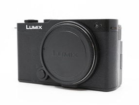 Panasonic Lumix DC-S9