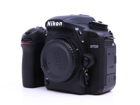 Nikon D7500
