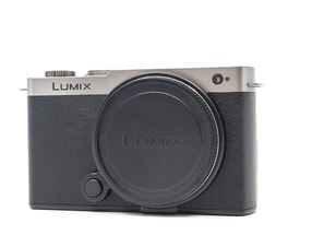 Panasonic Lumix DC-S9