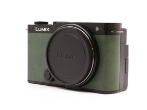 Panasonic Lumix DC-S9