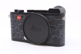Leica CL "Urban Jungle by Jean Pigozzi" with 18mm f/2.8 [19317]