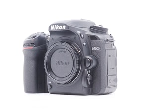 Nikon D7500