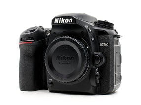 Nikon D7500