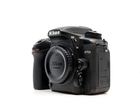 Nikon D7500