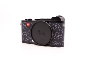 Leica CL "Urban Jungle by Jean Pigozzi" with 18mm f/2.8 [19317]